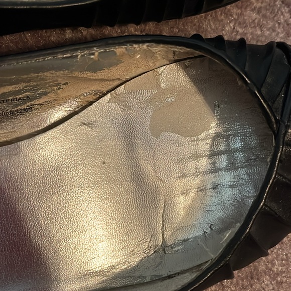 Pair of Mossimo slip on shoes barely worn size 8.5 - Picture 3 of 4